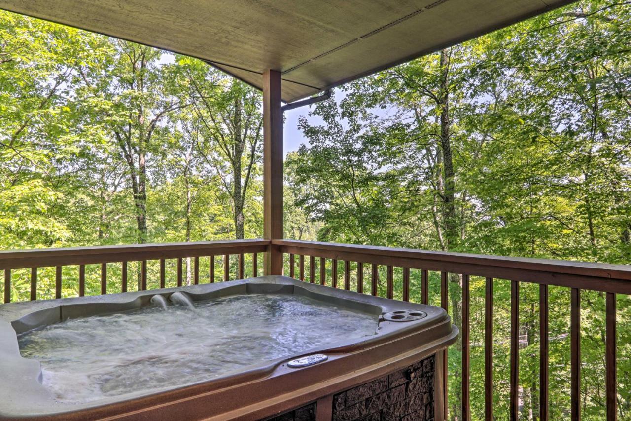 Eclectic Cabin With Hot Tub 1 Mi To Ober Gatlinburg Dış mekan fotoğraf