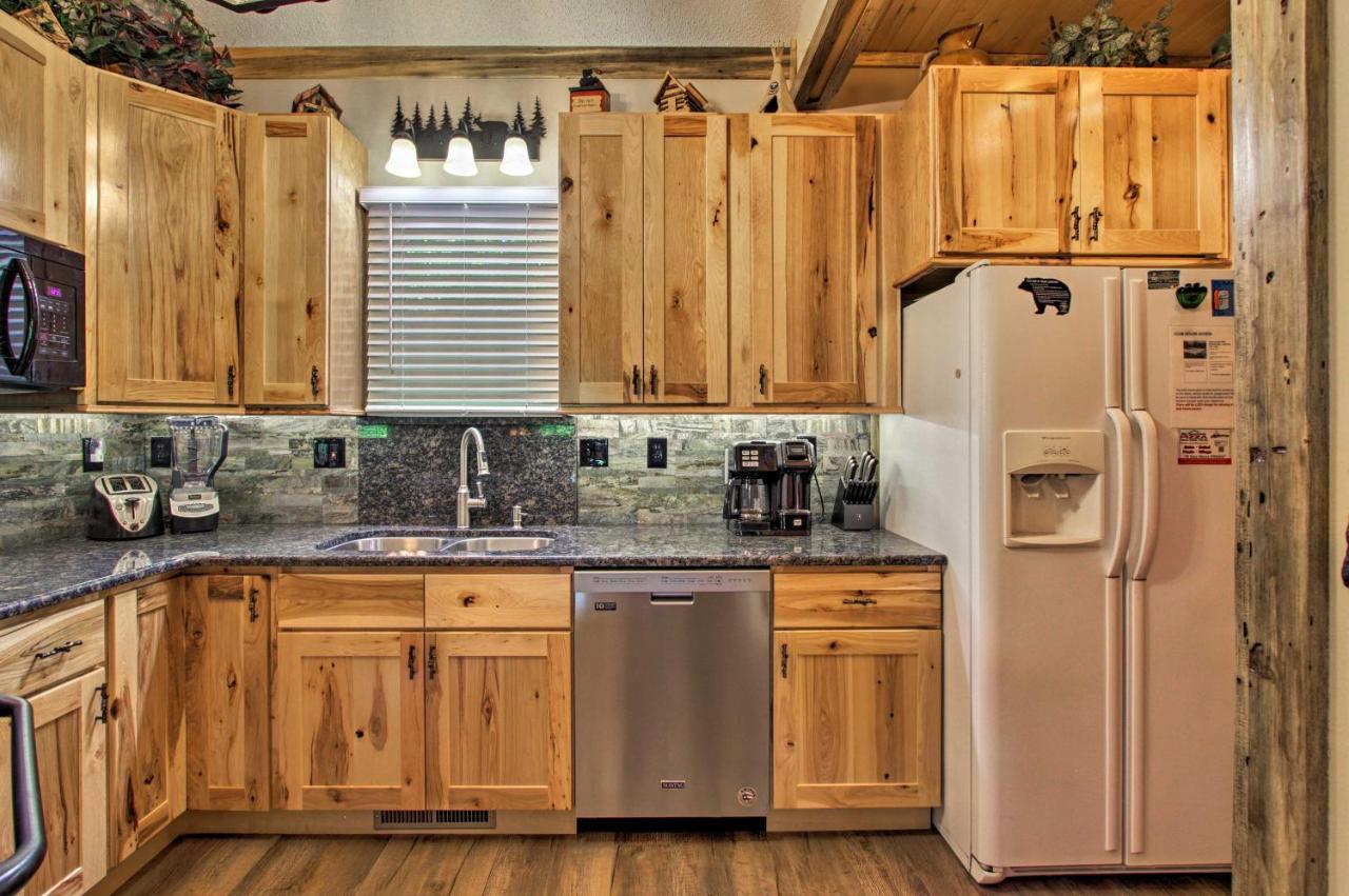 Eclectic Cabin With Hot Tub 1 Mi To Ober Gatlinburg Dış mekan fotoğraf