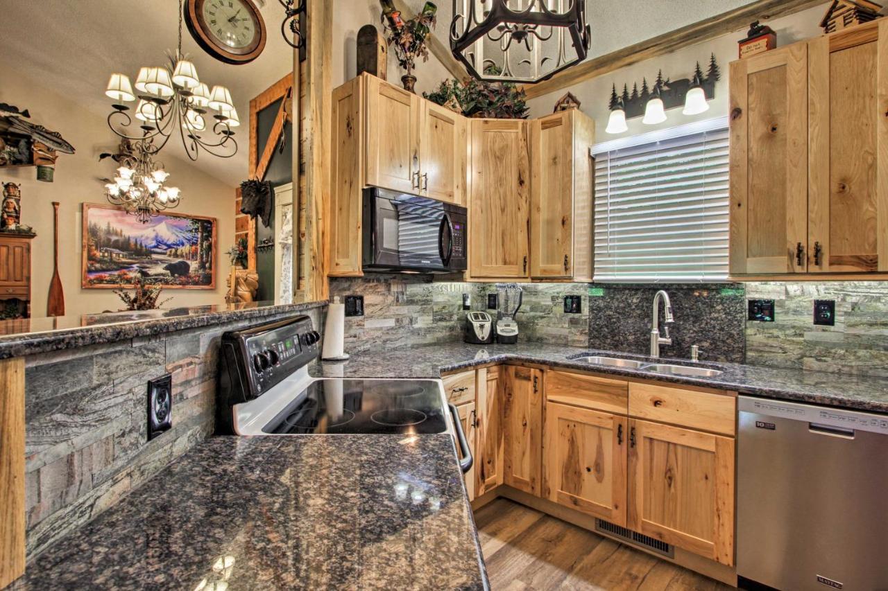 Eclectic Cabin With Hot Tub 1 Mi To Ober Gatlinburg Dış mekan fotoğraf